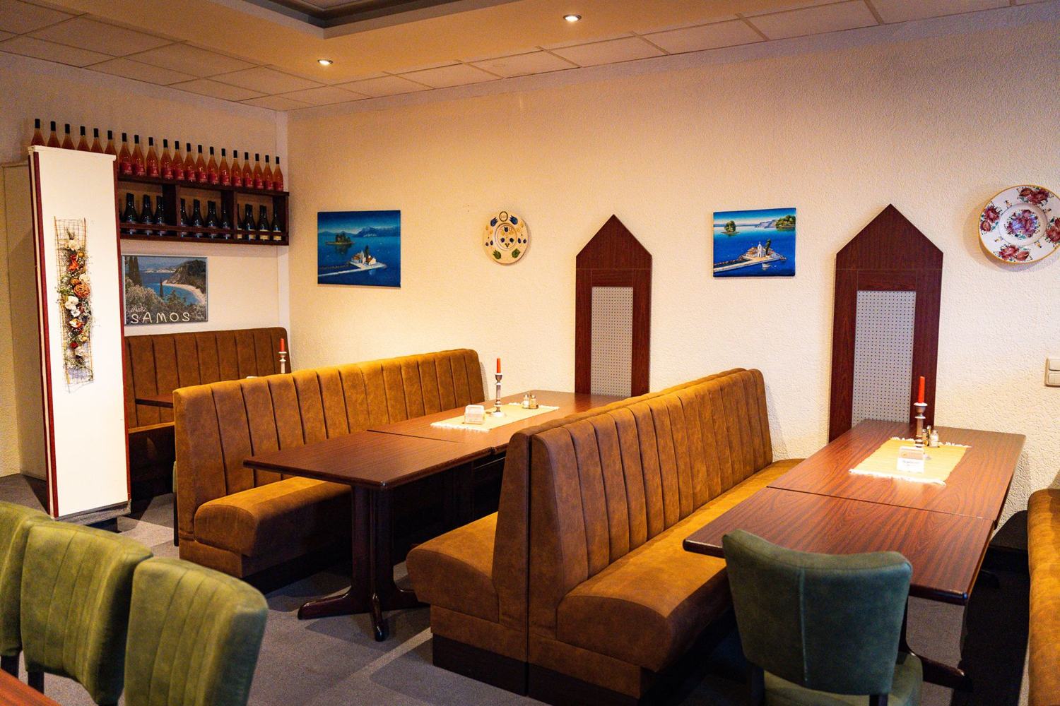 Gemütliche Sitznischen im Restaurant Athen